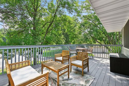 1042 Pontiac Ln, Chanhassen, MN, 55317-9449 | Card Image