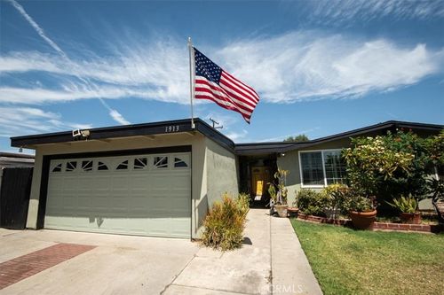 1913 W Beacon Ave, Anaheim, CA, 92804-4422 | Card Image