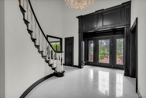 1940 Oak Pointe Dr, Rochester Hills, MI, 48306-2924 | Card Image