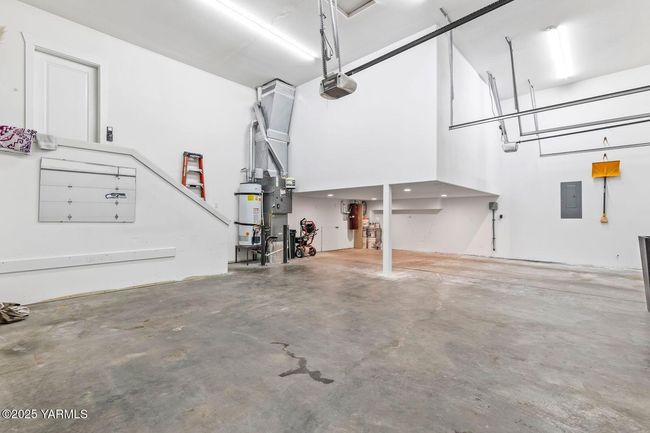 Garage | Image 31