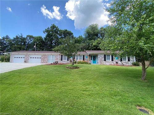 2413 Sandy Ct, Kernersville, NC, 27284-4325 | Card Image