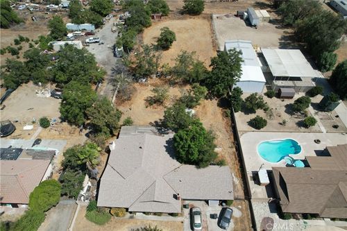9575 Locust Ave, Fontana, CA, 92335-6144 | Card Image