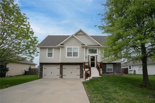 30200 W 185th St, Gardner, KS, 66030-9168 | Card Image