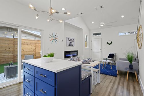 2-2102 E 2nd St, Austin, TX, 78702-4518 | Card Image