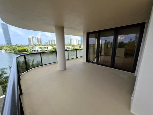 4j-19667 Turnberry Way, Aventura, FL, 33180 | Card Image