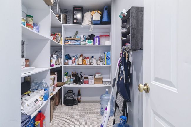 Walk-in pantry | Image 27