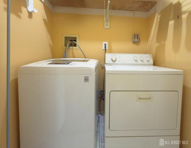 67 Nova Dr, Townhouse with 2 bedrooms, 3 bathrooms and null parking in Piscataway NJ | Image 15