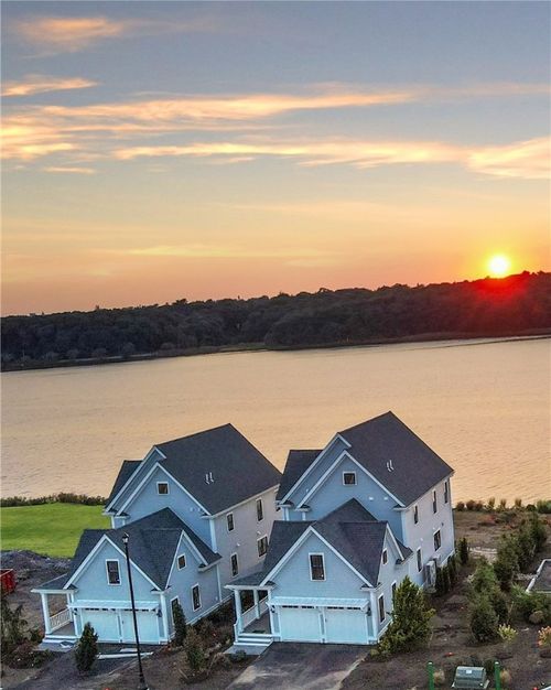 132 E Point Dr, Rumford, RI, 02916-3528 | Card Image