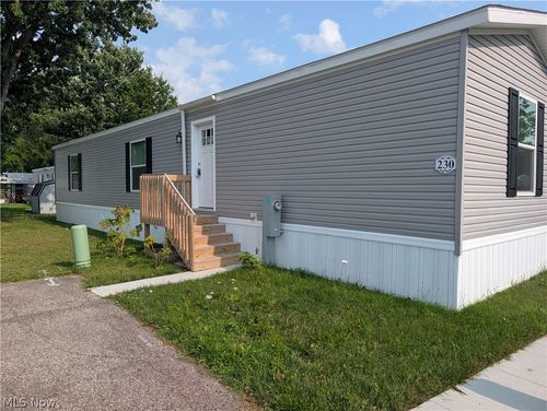 47-230 Edgecliff Cir W, Elyria, OH, 44035-4726 | Card Image