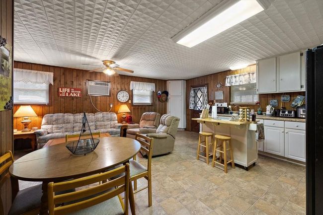460 Timberlane Loop, House other with 2 bedrooms, 1 bathrooms and 3 parking in Hemphill TX | Image 21
