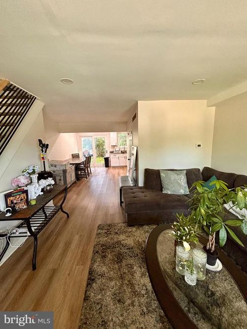 104 Thorn Ln, NEW CASTLE, DE, 19720-2153 | Card Image