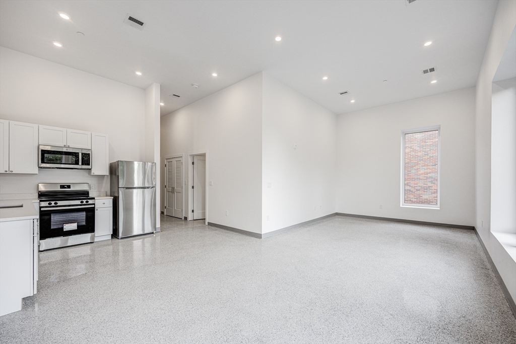 Residential Lease in Lowell 2