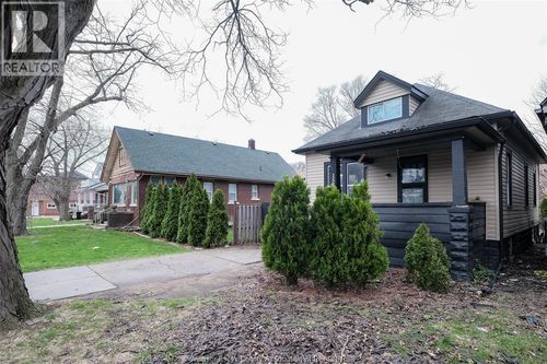 1585 Pelissier St, Windsor, ON, N8X1M9 | Card Image