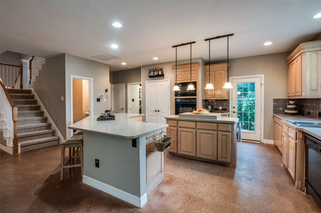 Another view of kitchen w island, breakfast bar | Image 20