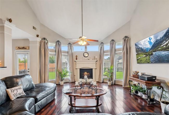 3318 Legends Mist Dr, House other with 4 bedrooms, 3 bathrooms and 2 parking in Spring TX | Image 4