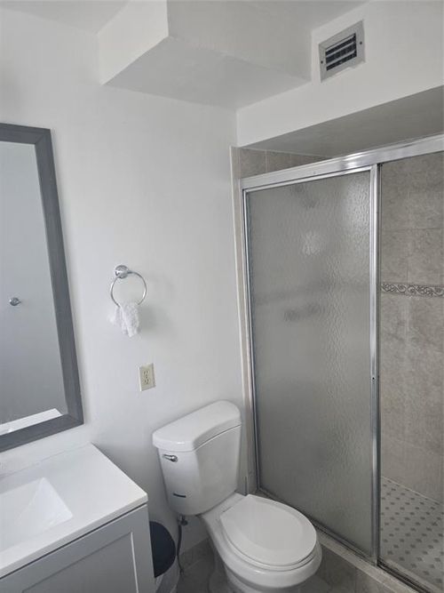 apt-203j-2800 Somerset Dr, Lauderdale Lakes, FL, 33311-9305 | Card Image