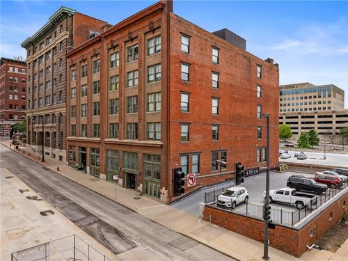 210-700 Broadway Blvd, Kansas City, MO, 64105-1505 | Card Image