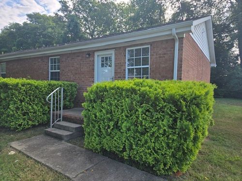 721 Lincoln Dr, Gallatin, TN, 37066-2132 | Card Image