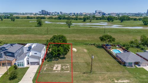 1935 Canada Dr, Dallas, TX, 75212-1723 | Card Image