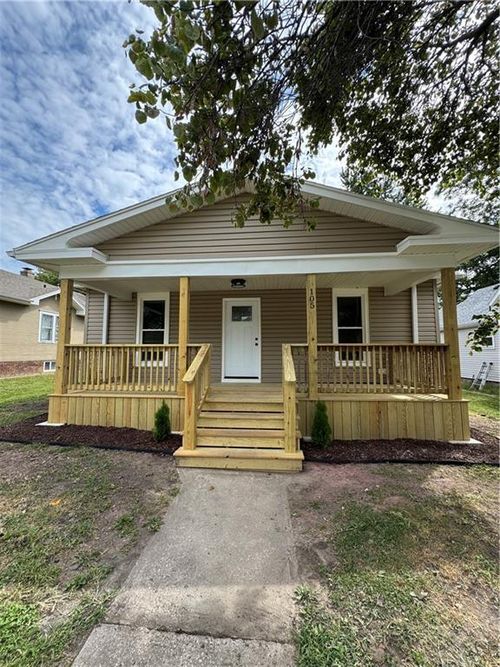 105 E 14th St, Higginsville, MO, 64037-1209 | Card Image