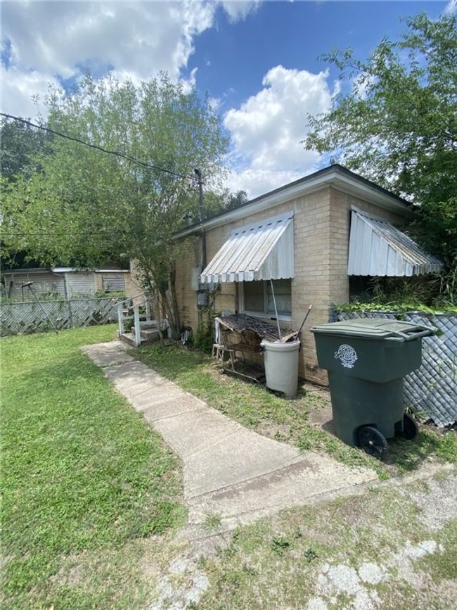 1040 E 5 Th St, House other with 2 bedrooms, 1 bathrooms and 4 parking in Alice TX | Image 10