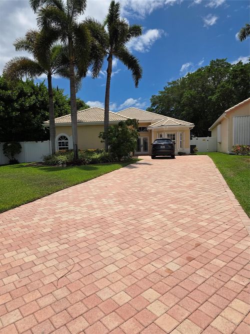 7568 Eagle Point Dr, Delray Beach, FL, 33446-3481 | Card Image