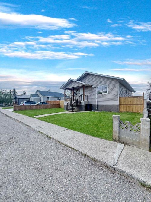 244 Crescent Avenue N, Picture Butte, AB, T0K1V0 | Card Image