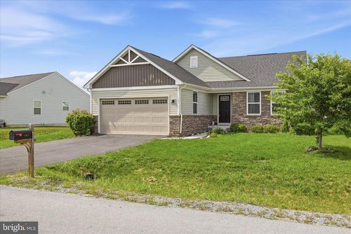 141 Bindweed Ct, BUNKER HILL, WV, 25413-1708 | Card Image