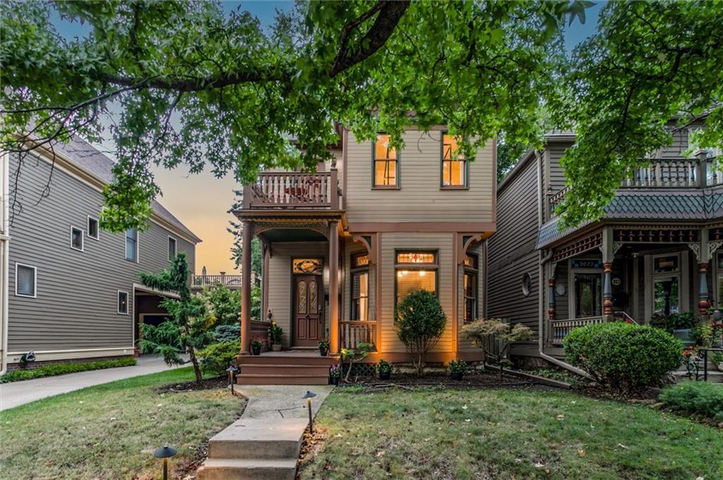 Grand Ave, Kansas City, MO 64108