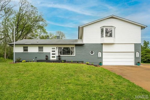 270 E Skyline Dr, Ballwin, MO, 63011-3101 | Card Image