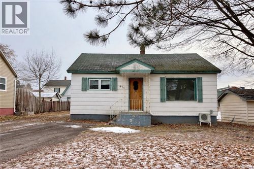 621 Rue Charles, Dieppe, NB, E1A1Z5 | Card Image