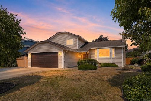 3137 Antrobus Cres, Victoria, BC, V9B5M8 | Card Image