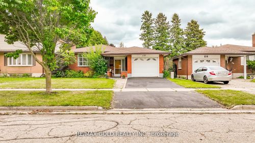 55 Ramblewood Way, Kitchener, ON, N2N1G8 | Card Image