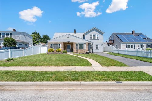 47 Forge Lane, Hempstead, NY, 11756 | Card Image