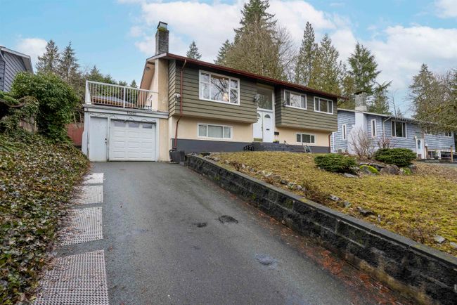 2966 Cove Place, House other with 5 bedrooms, 3 bathrooms and 2 parking in Coquitlam BC | Image 2