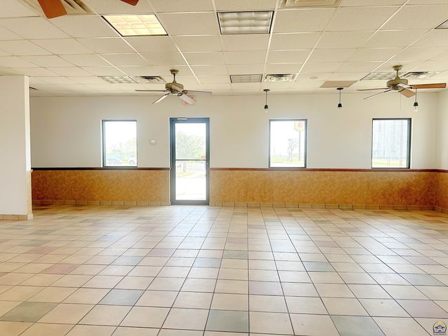 5916 Sw Topeka Blvd, Home with 0 bedrooms, 0 bathrooms and 16 parking in Topeka KS | Image 5