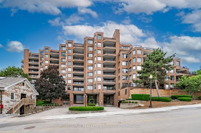 1104 - 100 Lakeshore Rd E, Condo with 1 bedrooms, 2 bathrooms and 1 parking in Oakville ON | Image 1