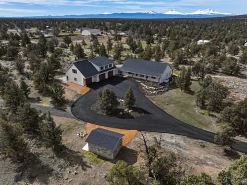 7780 Sw Wickiup Ave, Redmond, OR, 97756-8245 | Card Image