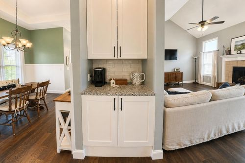 105 Nathan Dr, Hollister, MO, 65672-6129 | Card Image