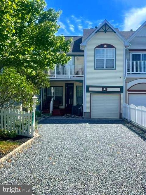 945 Yacht Club Dr, OCEAN PINES, MD, 21811-9415 | Card Image