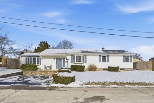 8 Meadow Ln, Coventry, RI, 02816-8829 | Card Image