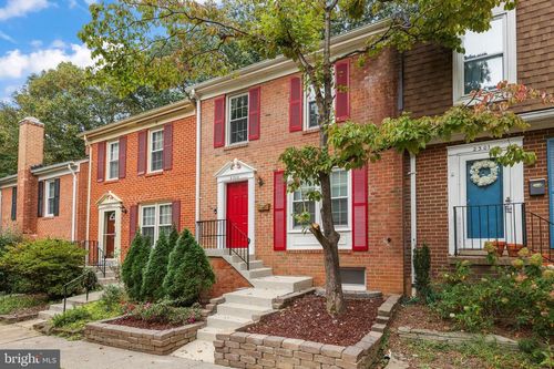 2300 Horseferry Ct, RESTON, VA, 20191-2718 | Card Image