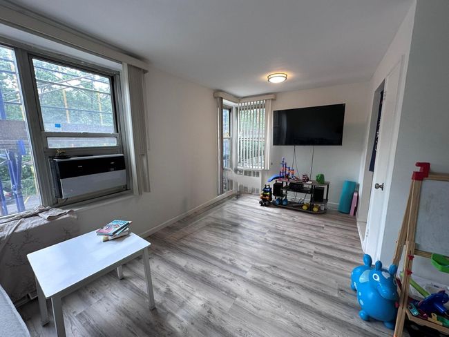 APT-2A - 209 18 Th Ave, Home with 2 bedrooms, 1 bathrooms and 1 parking in Bayside NY | Image 8