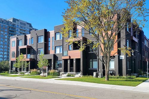 82-370C Red Maple Rd, Richmond Hill, ON, L4C6P5 | Card Image