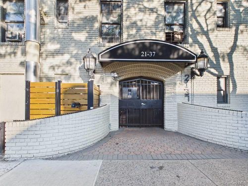 3d-21-37 33rd Street, New York, NY, 11105 | Card Image