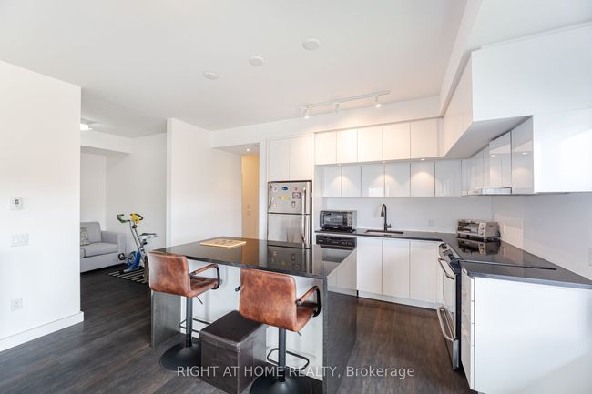 310 - 5005 Harvard Rd, Condo with 3 bedrooms, 2 bathrooms and 1 parking in Mississauga ON | Image 11