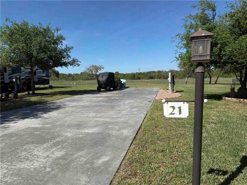 21 Augusta Cir, Aransas Pass, TX, 78336-2208 | Card Image