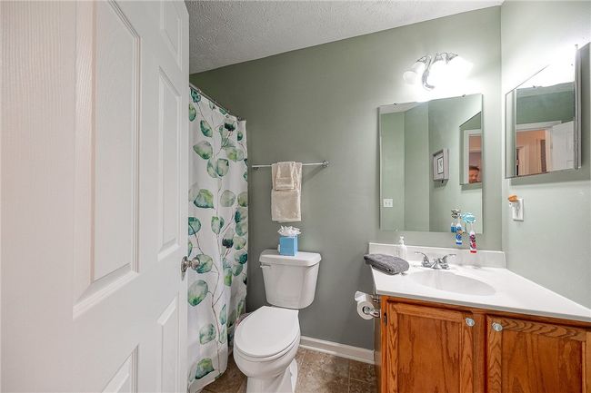 Large main bathroom | Image 18