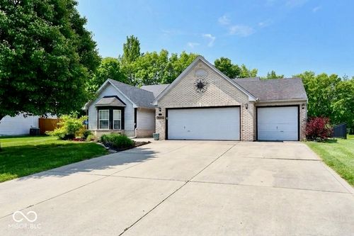 1035 Springwater Dr, Greenwood, IN, 46143-7622 | Card Image