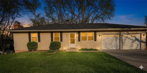 5821 N Colorado Ave, Kansas City, MO, 64119-2425 | Card Image